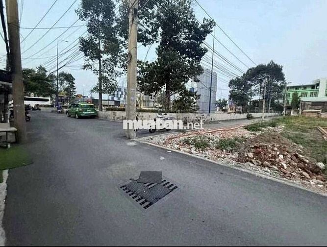 PHÁT MÃI HAI MIẾNG ĐẤT LIỀN KỀ