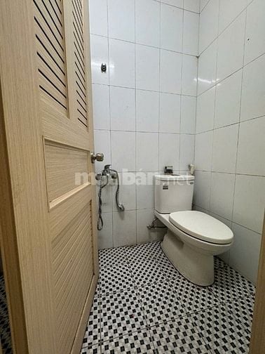 BÁN LẠI HĐ THUÊ NHÀ KD CHDV 7PN 7WC 7 BẾP. GIÁ SANG 75 (BG CỌC)