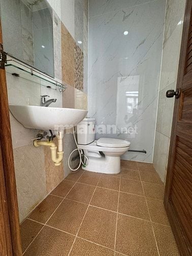 BÁN LẠI HĐ THUÊ NHÀ KD CHDV 7PN 7WC 7 BẾP. GIÁ SANG 75 (BG CỌC)