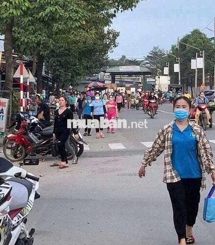 PHÁT MÃI HAI MIẾNG ĐẤT LIỀN KỀ