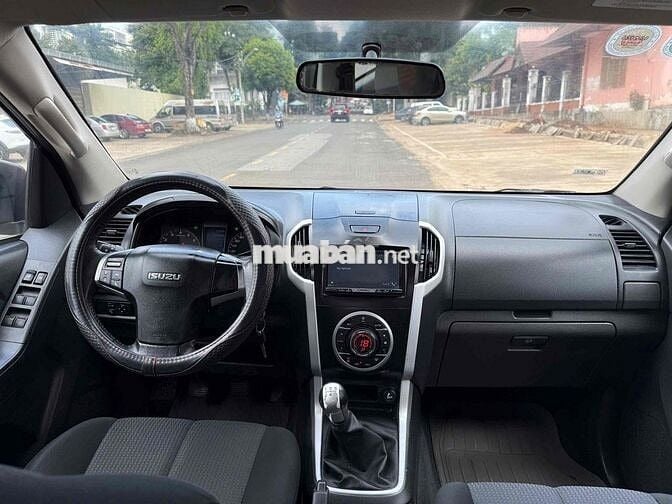 Isuzu Dmax 2016 LS 2.5 4x2 MT - 100000 km