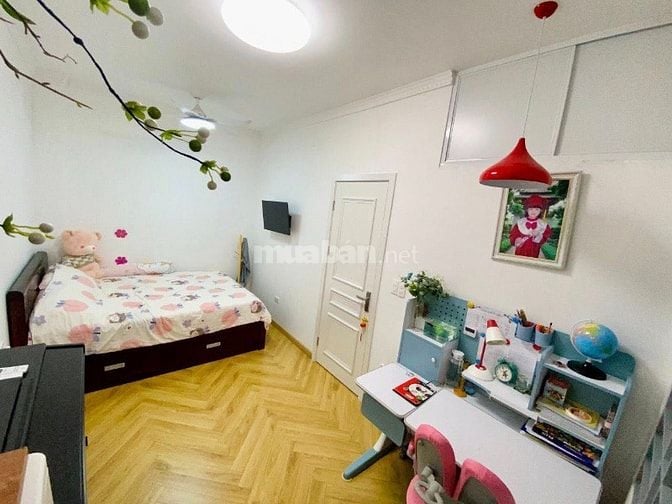 NHÀ ĐẸP TRẦN KHÁT CHÂN - Ở NGAY, NỘI THẤT ĐẦY ĐỦ.