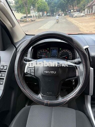 Isuzu Dmax 2016 LS 2.5 4x2 MT - 100000 km