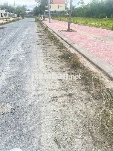 Chỉ *** 1 lô - Mặt tiền đường 7,5m - Gần chợ - KCN - Giá 16,2/m2
