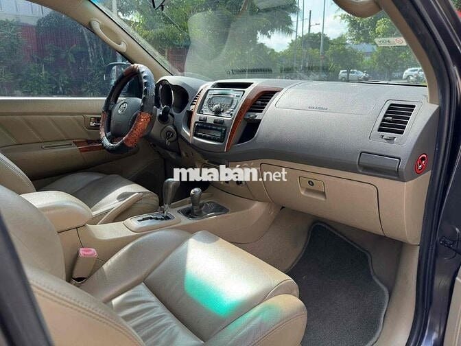 TOYOTA FORTUNER 2.7V HAI CẦU MÁY XĂNG