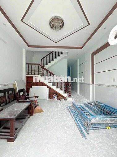 Nhà lầu mới 99% 3 phòng KDC Hồng Loan