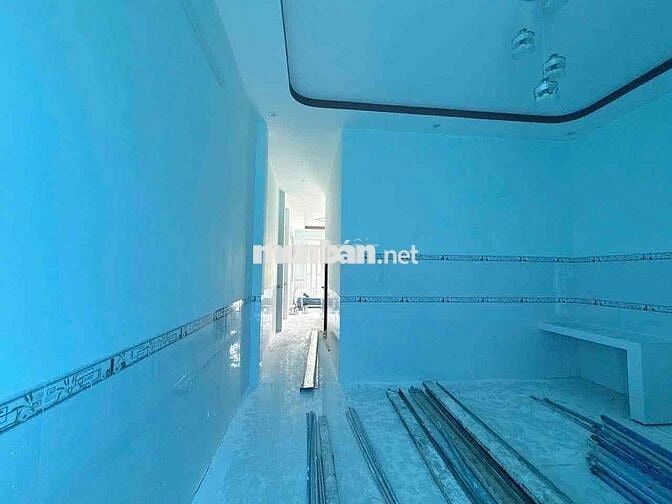Nhà lầu mới 99% 3 phòng KDC Hồng Loan
