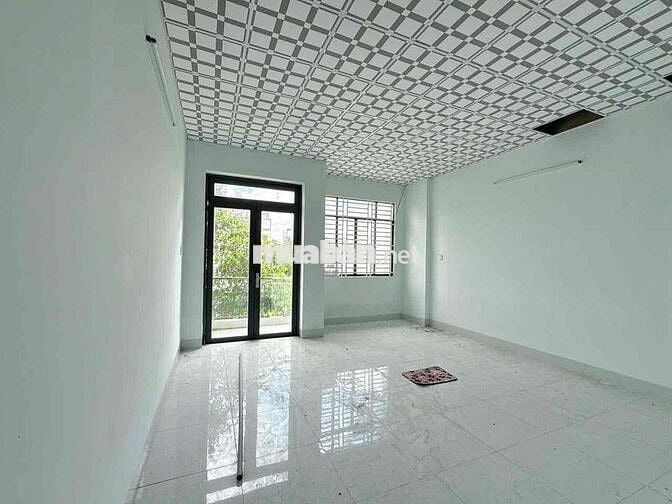 Nhà lầu mới 99% 3 phòng KDC Hồng Loan