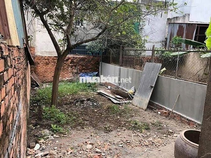 Cần bán gấp căn nhà ở Đ. Phùng Thị Chuyện, Hóc Môn 100m2 SHR giá 918tr