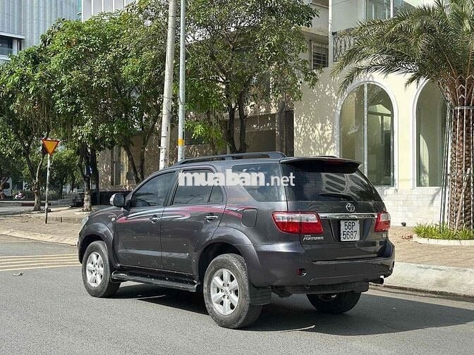 TOYOTA FORTUNER 2.7V HAI CẦU MÁY XĂNG