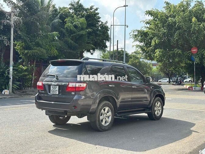 TOYOTA FORTUNER 2.7V HAI CẦU MÁY XĂNG