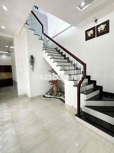 Bán Nhà Lầu Góc 2 Mặt Tiền Hẻm 52 Hùng Vương Cạnh VinCom