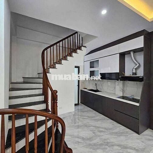 Nhỉnh 5 tỷ - Văn Tiến Dũng - 5 tầng 3 ngủ - sát phố - 1 nhà ô tô tránh