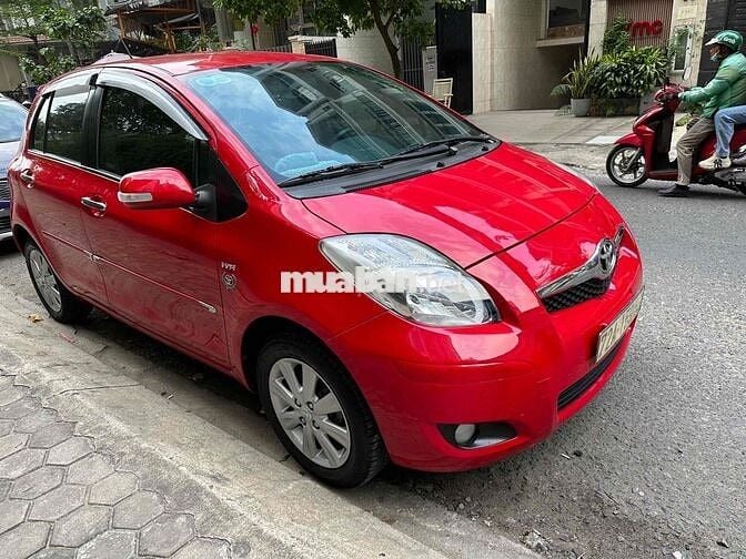 Toyota Yaris 2011 1.5 AT - 100000 km