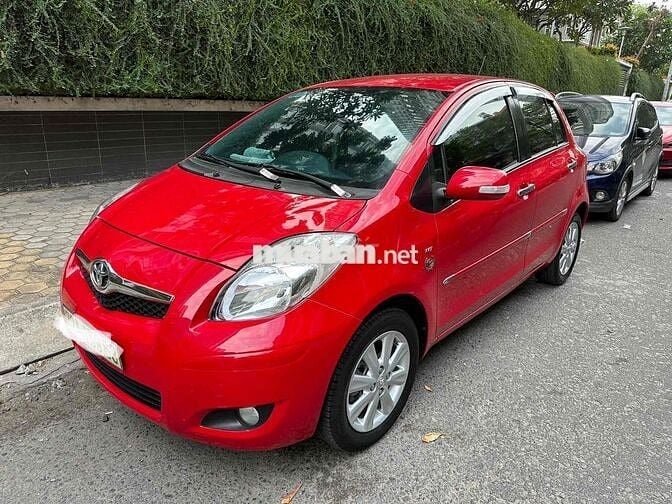 Toyota Yaris 2011 1.5 AT - 100000 km