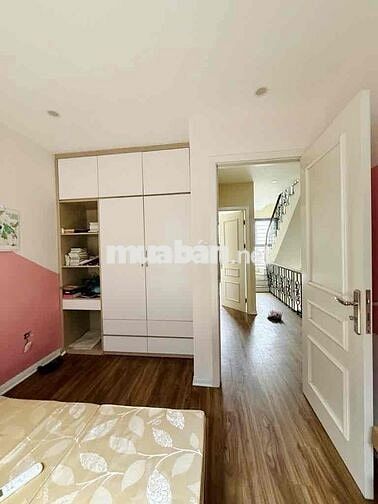 🌺🌺🌺BÁN NHÀ NGỌC LÂM PHỐ CỔ 4TẦNG NGÕ THÔNG VỚI PHỐ NGUYỄN VĂN CỪ - GAR