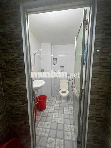 Nhà 3 lầu hẻm xe hơi gần chợ hạt điều ,P.Trung Mỹ Tây