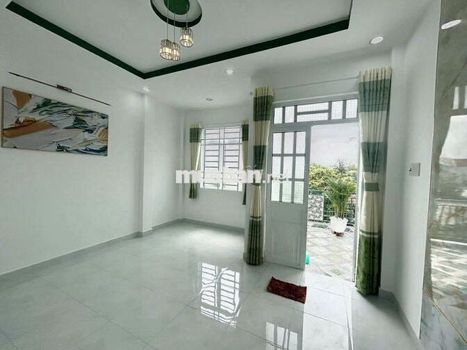 Bán căn nhà 1 trệt 1 lầu Mỹ Lộc Long An DT 4,5x12m SHR. Giá 1 tỷ 300