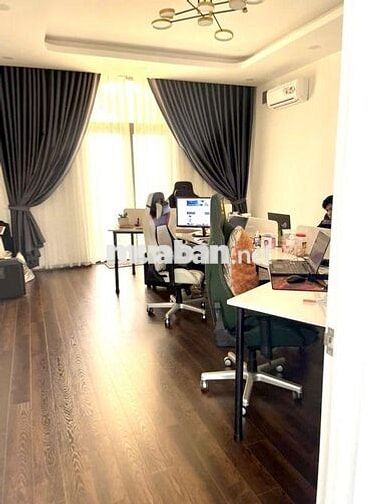 Bán nhà 3 Tầng 143m²,đương 2 xe hơi,gần chợ Dĩ An.LÔ GÓC