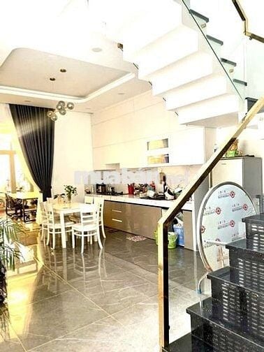 Bán nhà 3 Tầng 143m²,đương 2 xe hơi,gần chợ Dĩ An.LÔ GÓC