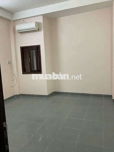Nhà 4 tầng, 5 phòng ngủ, hẻm xe hơi, cách mặt tiền 20m