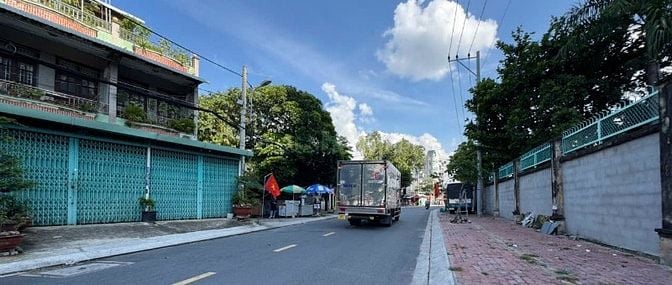 GẤP BÁN xưởng đường 16m QL1A 825m2 rộng 33m sát CVPM Quang Trung 33 tỷ