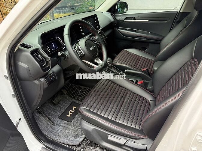 Kia sonet sx 2023 luxury Odo 2v km