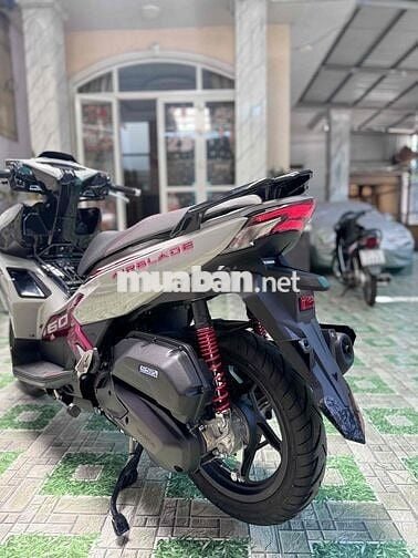 AB 160 ABS 2024 Xám Xi Măng Thể Thao