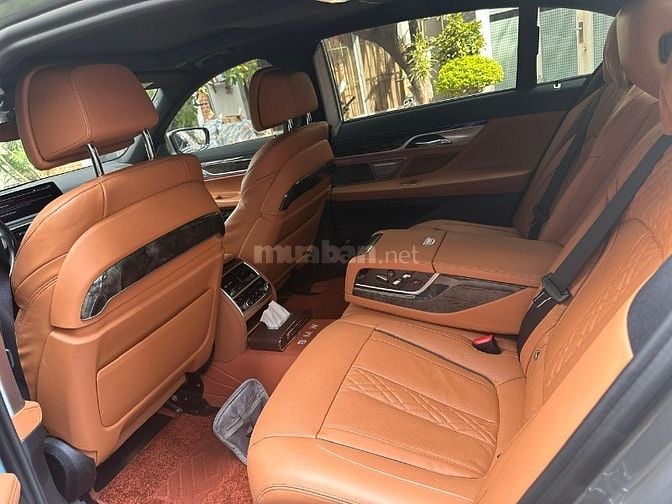 Bán xe BMW dòng xe cao cấp Series 7.M SPORT, màu xám, sản xuất 2023