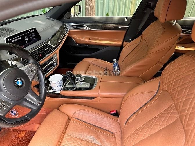Bán xe BMW dòng xe cao cấp Series 7.M SPORT, màu xám, sản xuất 2023
