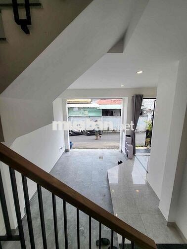Nhà mới, có gara oto, SHR 70m2 sát mặt tiền Tô Ngọc Vân, DTSD 200m2