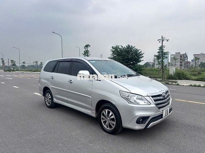Toyota Innova 2015 2.0G - 80000 km