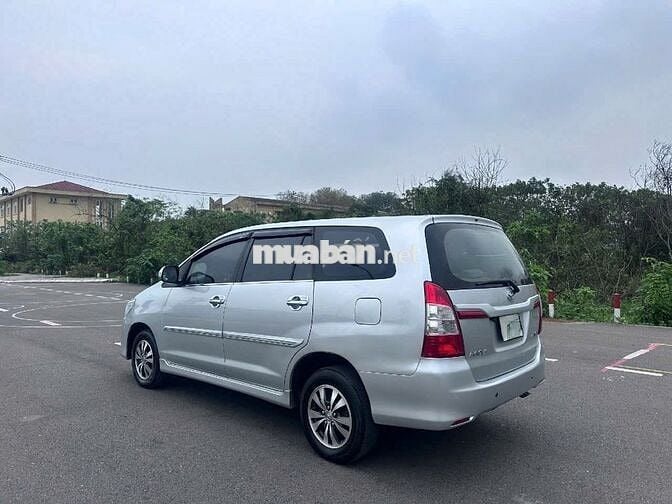 Toyota Innova 2015 2.0G - 80000 km