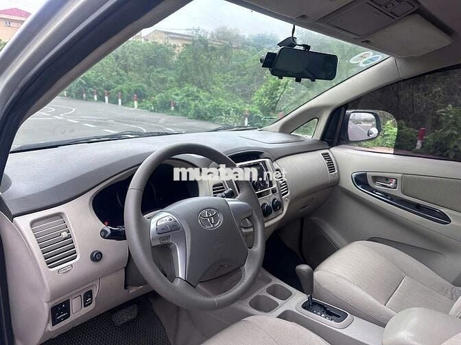 Toyota Innova 2015 2.0G - 80000 km