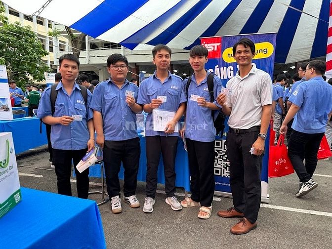 Truyền nghề sửa máy lạnh cho các em ở xa quê