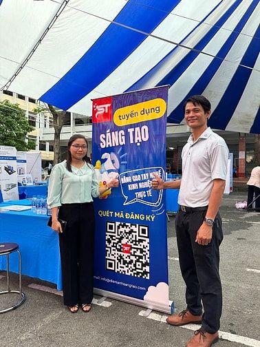 Truyền nghề sửa máy lạnh cho các em ở xa quê