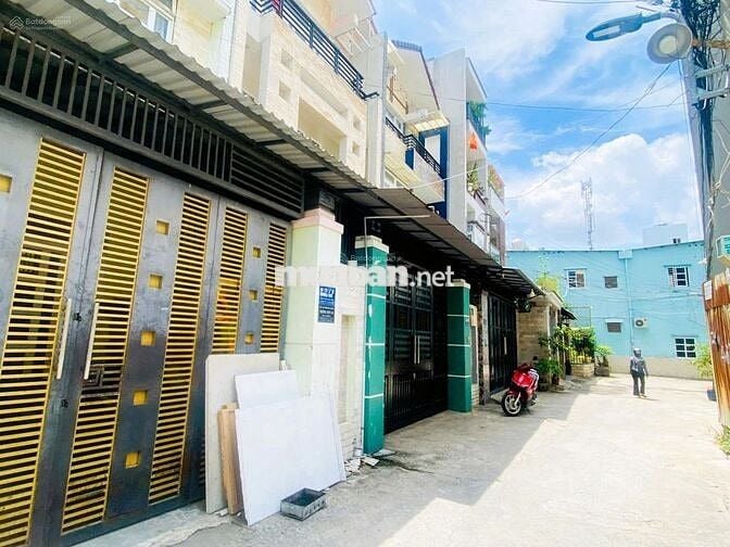BÁN NHANH LÔ ĐẤT NGAY HỌC VIÊN TƯ PHÁP, OTO VÔ TẬN NHÀ, XÂY CAO, VUÔNG