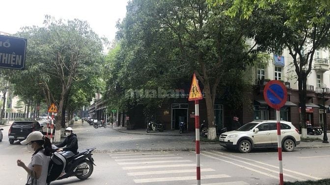 Cho thuê Nhà lô góc 2 mặt phố Trần Văn Lai - Đỗ Đình Thiện