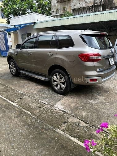 Xe ford everest titanium 2.2L 4x2