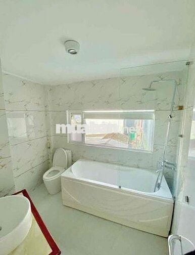 Bán Khách Sạn Hẻm Trần Phú Nha Trang Đầy Đủ Vào Vận Hành Ngay