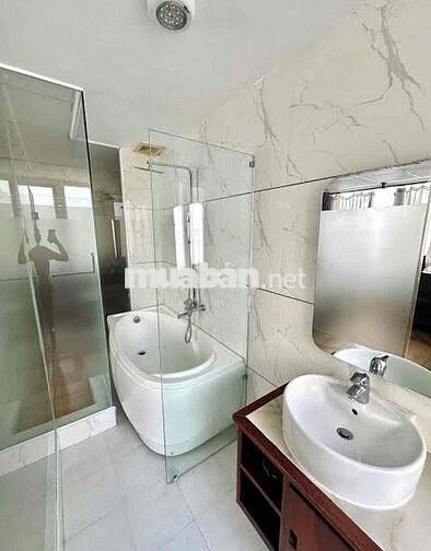 Bán Khách Sạn Hẻm Trần Phú Nha Trang Đầy Đủ Vào Vận Hành Ngay
