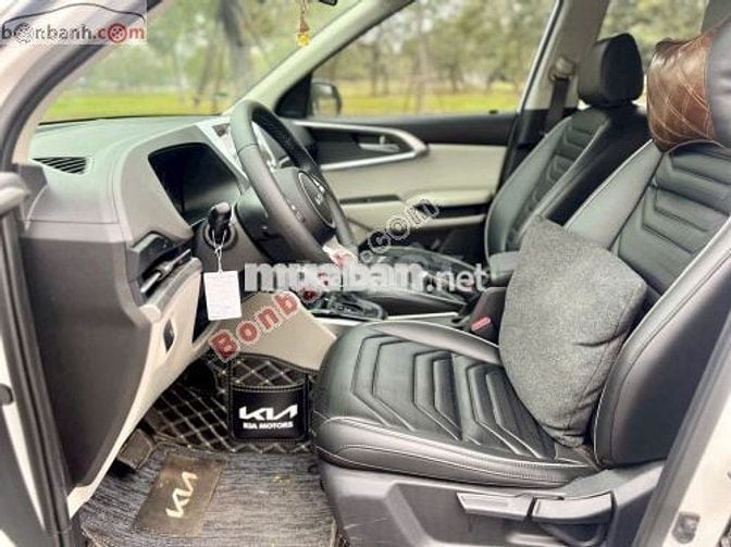 Kia Carens 1.5L IVT 2024
