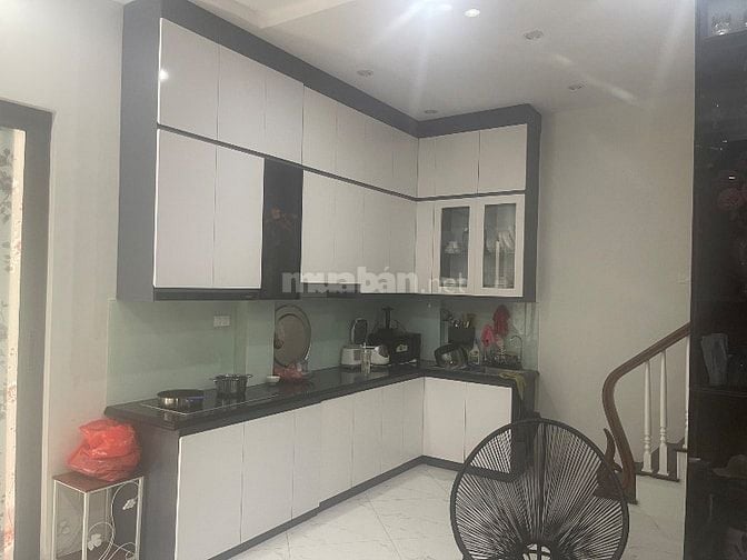Ôtô vào /4tầng / gần công viên thạch bàn long biên  bán zá 5ty56