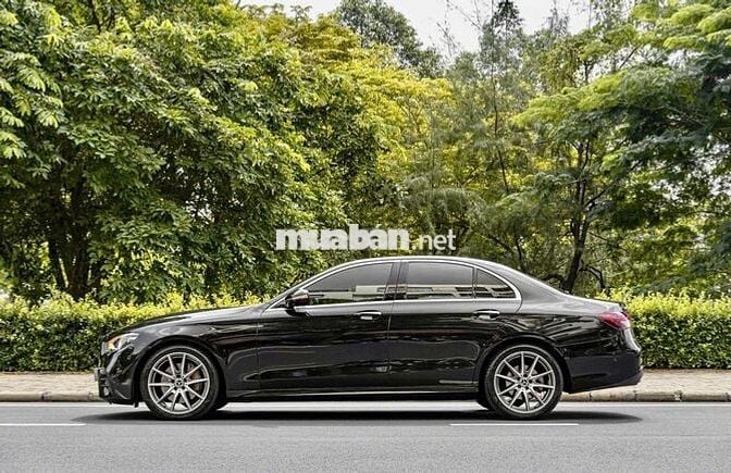 Mercedes E300 AMG 2021 - sang trọng thể thao
