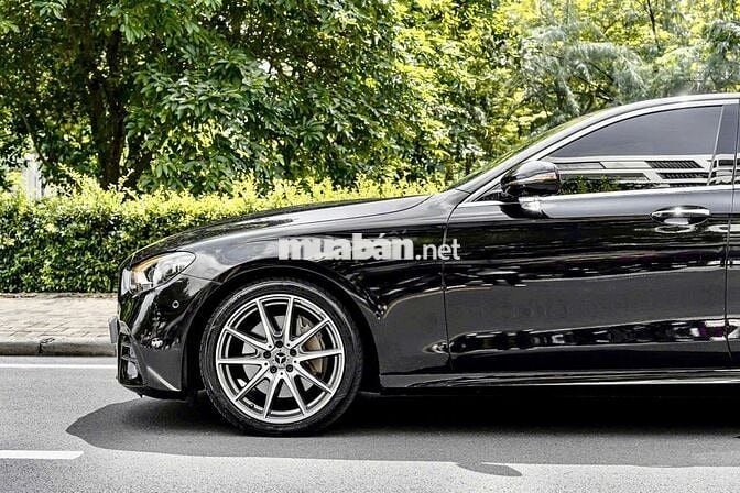 Mercedes E300 AMG 2021 - sang trọng thể thao