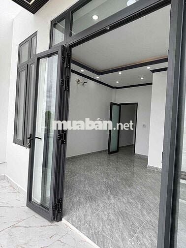 Nhà mới xây ở ngã tư Xoài Đôi, DT 100m2 , có sân để ô tô, giá 1ty240