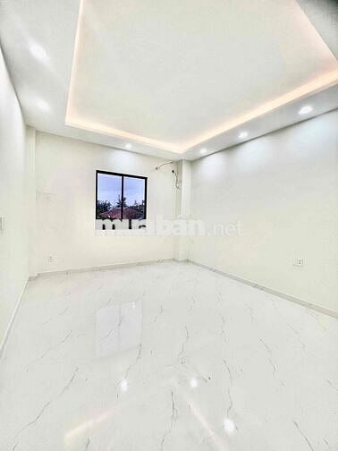 Nhà Sạch Sẻ DT 240m2 1Trệt 3Lầu 6Pn, 4Wc Sân Ôtô Hẻm Xe Tải APĐ Q12