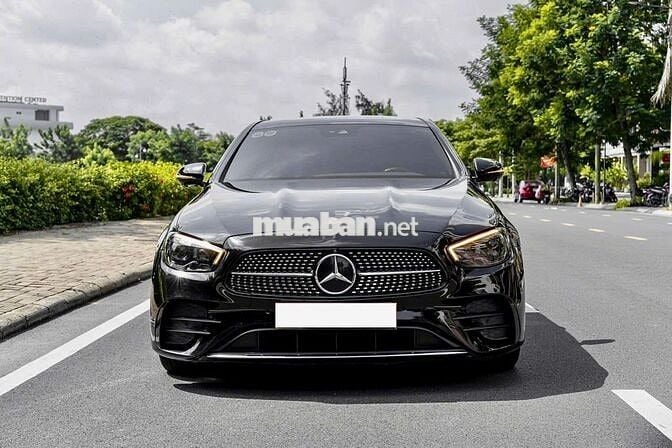 Mercedes E300 AMG 2021 - sang trọng thể thao