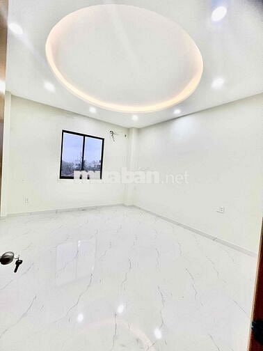 Nhà Sạch Sẻ DT 240m2 1Trệt 3Lầu 6Pn, 4Wc Sân Ôtô Hẻm Xe Tải APĐ Q12