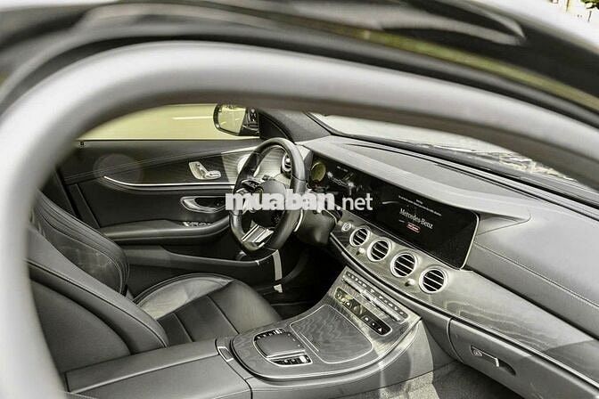 Mercedes E300 AMG 2021 - sang trọng thể thao